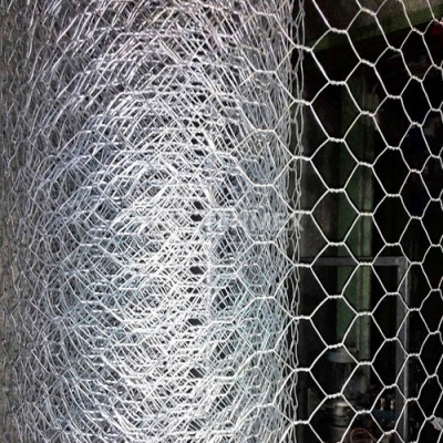  Сетка крученая оцинкованная в рулонах 25x25x0.6 мм